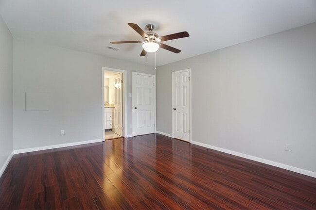 Building Photo - 1833 Country Village Blvd