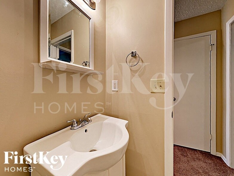 Building Photo - 6417 Pineburr Ct