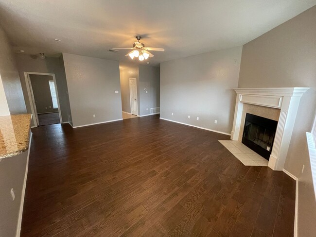 Building Photo - 6200 Suellen Ln