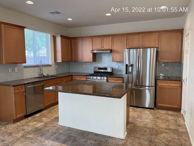 Building Photo - 3 Bedroom w/ Rooftop Deck in Providence