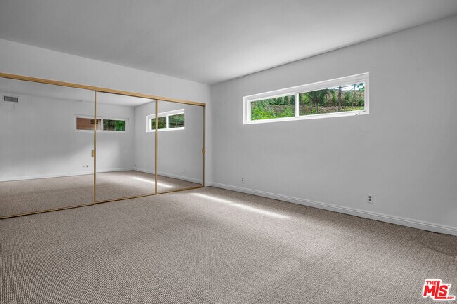 Building Photo - 2925 Dona Susana Dr