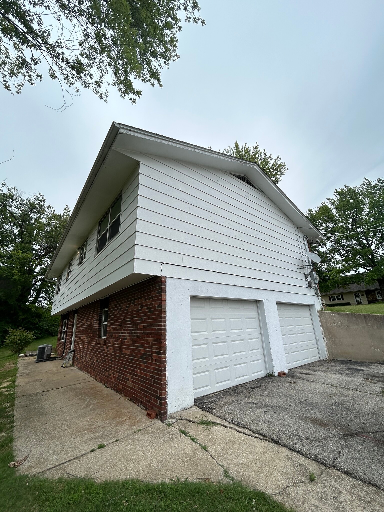 Garage - side - 1675 Crystal Heights Rd