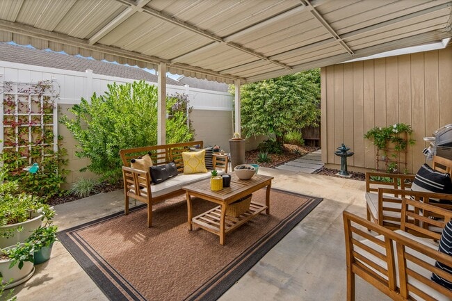 Building Photo - Bungalow In Huntington Beach