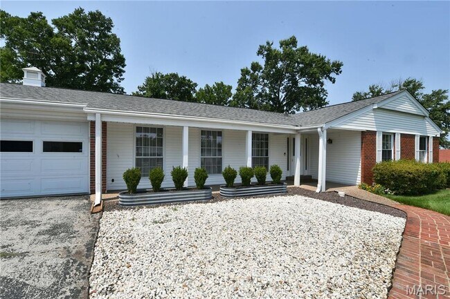Building Photo - 965 Orchard Lakes Dr