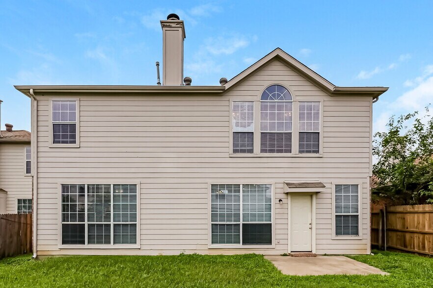 Building Photo - 3000 Vicksburg Ln