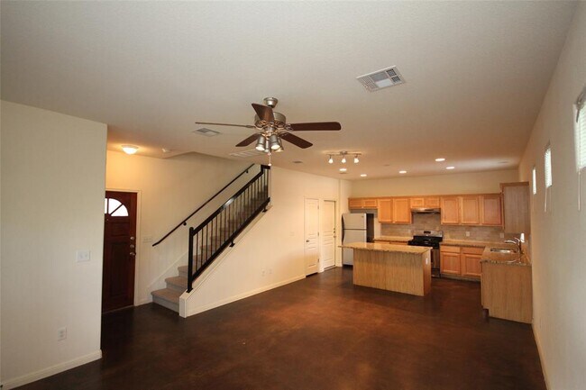 Primary Photo - 1300 Chicon St