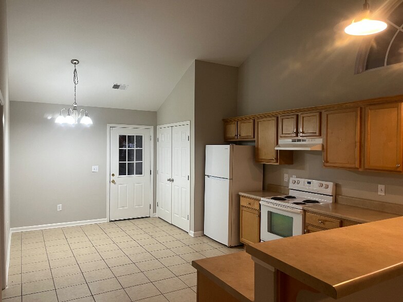 Building Photo - 138 Cambridge Dr