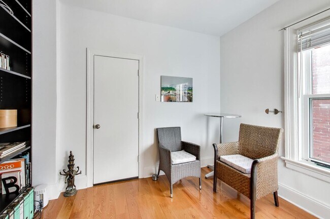 Building Photo - Sprawling 5 Bed, 3 Bath, Two Kitchens, Dual Back Decks, Two Office/Den Townhouse, 2 WD in Unit - ...