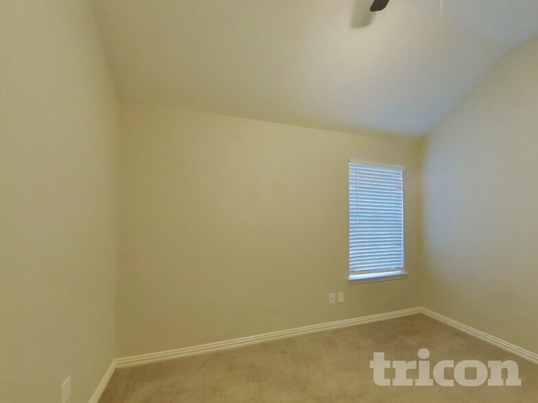 Building Photo - 207 Range Rd