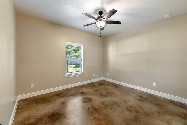 Building Photo - 123 Kikipua