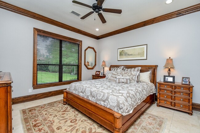 Building Photo - 10 Player Pond Pl