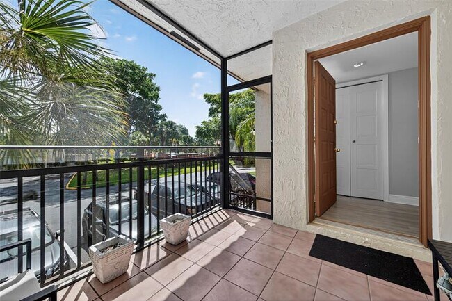 Building Photo - 412 Lakeview Dr