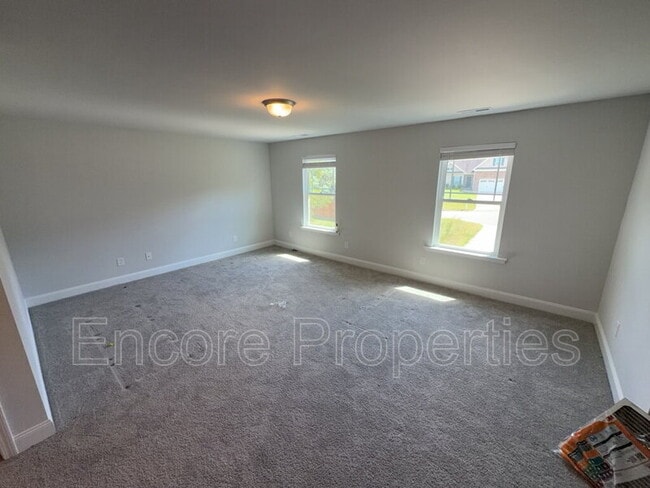 Building Photo - 38 Knotty Pine Dr