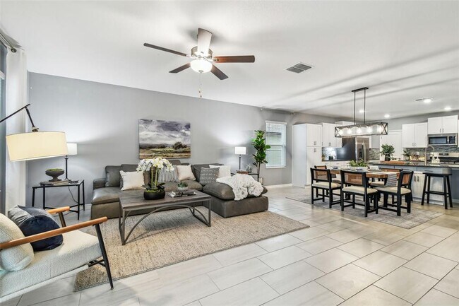 Building Photo - 8887 Little Bluestem Dr
