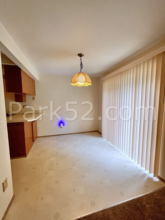 Building Photo - 2 Bedroom Puyallup Area Townhome