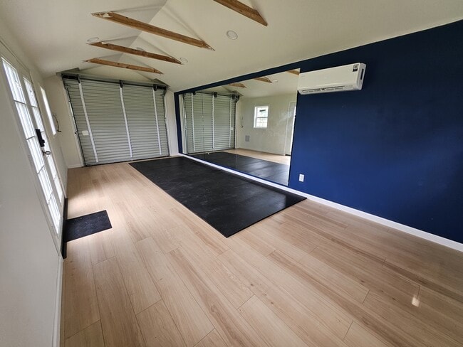 Building Photo - 303 Weeping Willow Dr