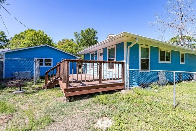 Building Photo - 314 Normagene St