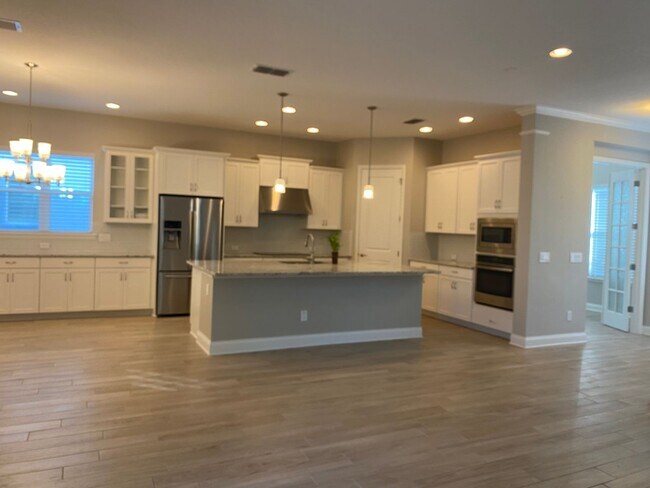 Building Photo - Beautiful 3 bedroom, 2.5 bathrooms  located in The Preserve of Oviedo on the Park