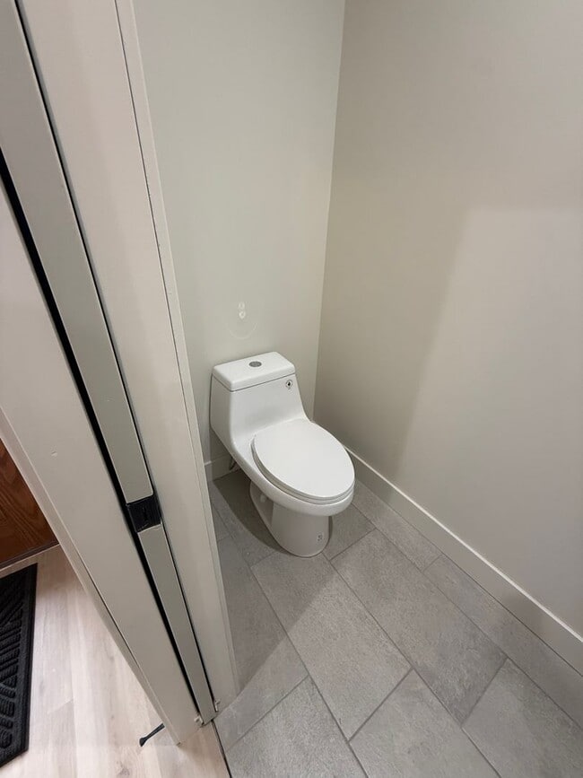 Building Photo - 6711-6715 New Town Ave.