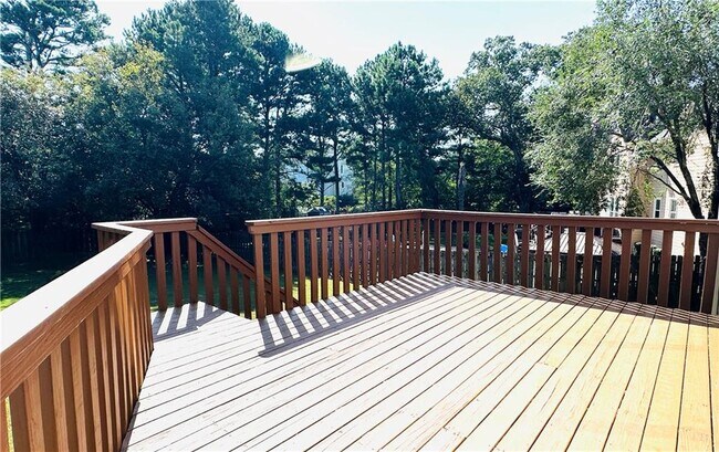 Building Photo - 2020 Bentwood Ct