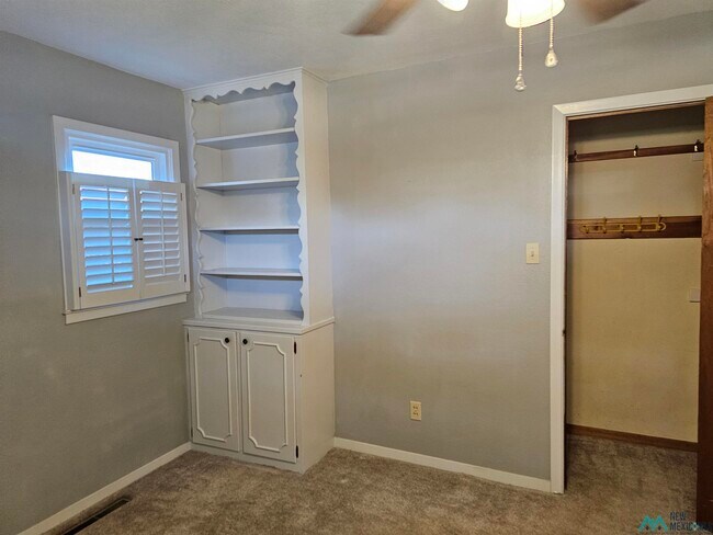 Building Photo - 1801 Eastridge Dr