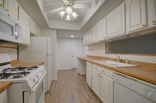 Building Photo - 2bd 1.5 ba 2 story townhome Palos Hills