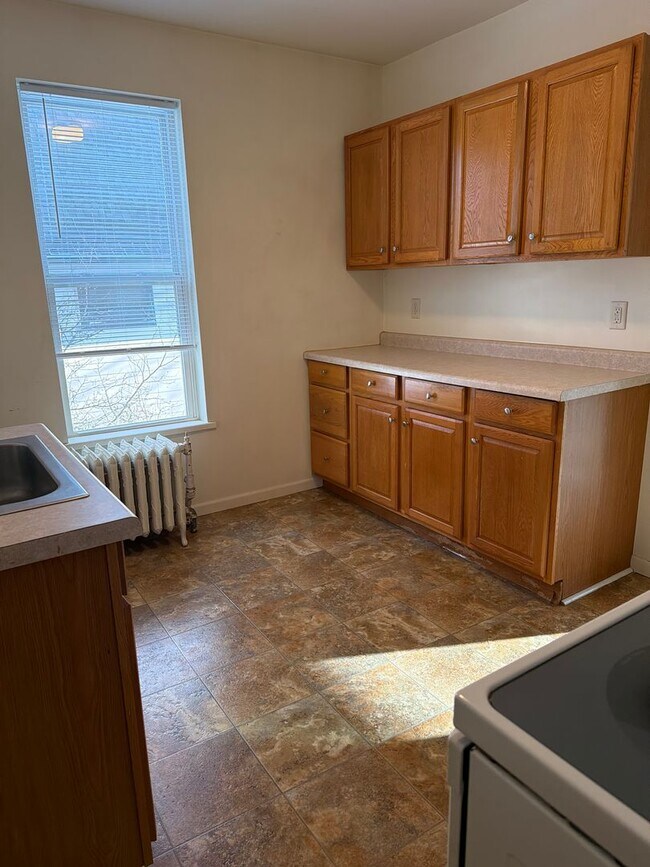 Building Photo - 376 Alger St