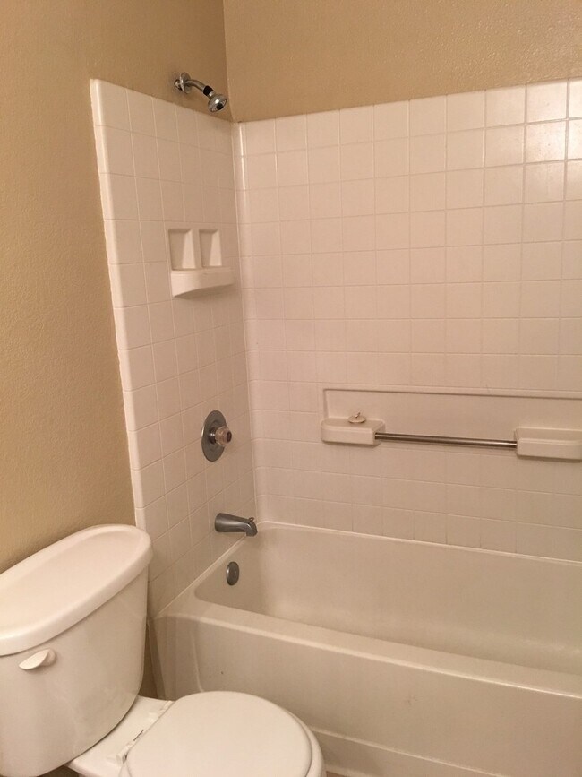 Building Photo - Large two story near the mall!