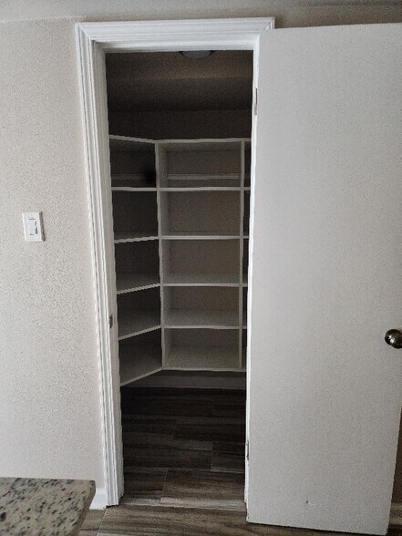 Building Photo - 1536 Hickory Ave