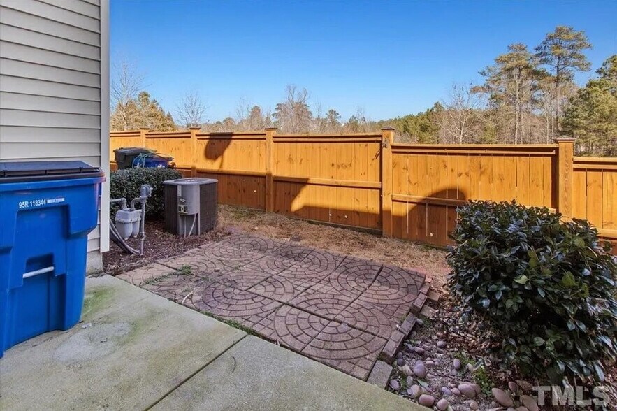Building Photo - Room in Townhome on Casona Way