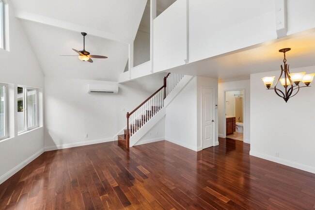 Building Photo - Kahala Home 5 bedroom 4 bath with Large Yard