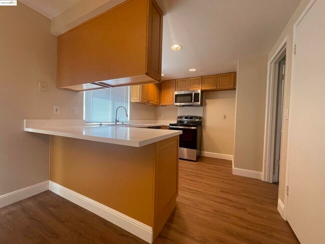 Building Photo - 35 Fountainhead Ct