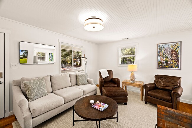 Building Photo - 151 Rendant Ave