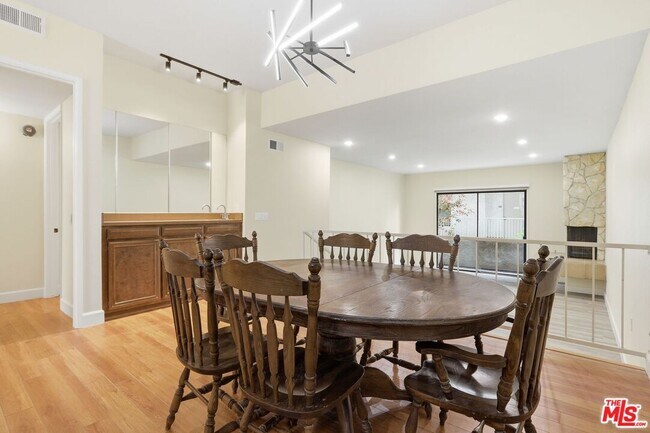 Building Photo - 1271 Stoner Ave