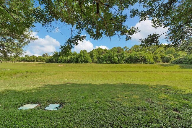 Building Photo - 18323 Parkview Point Dr