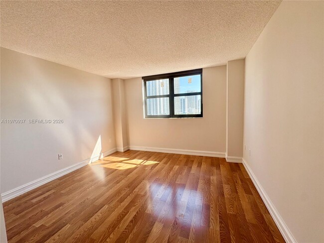 Building Photo - 210 174th St