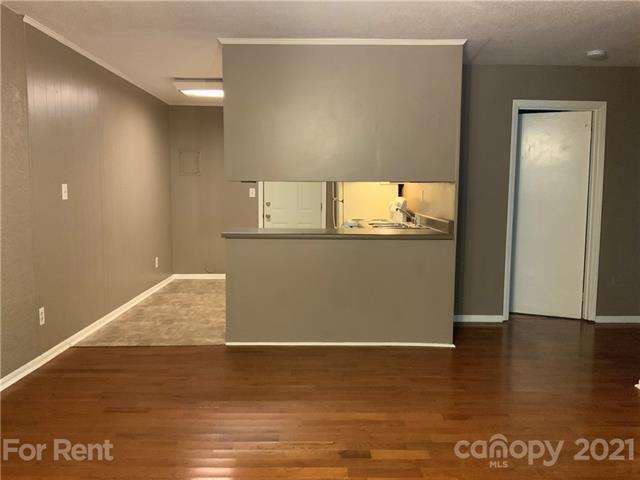 Building Photo - 2320 Woodbridge Dr