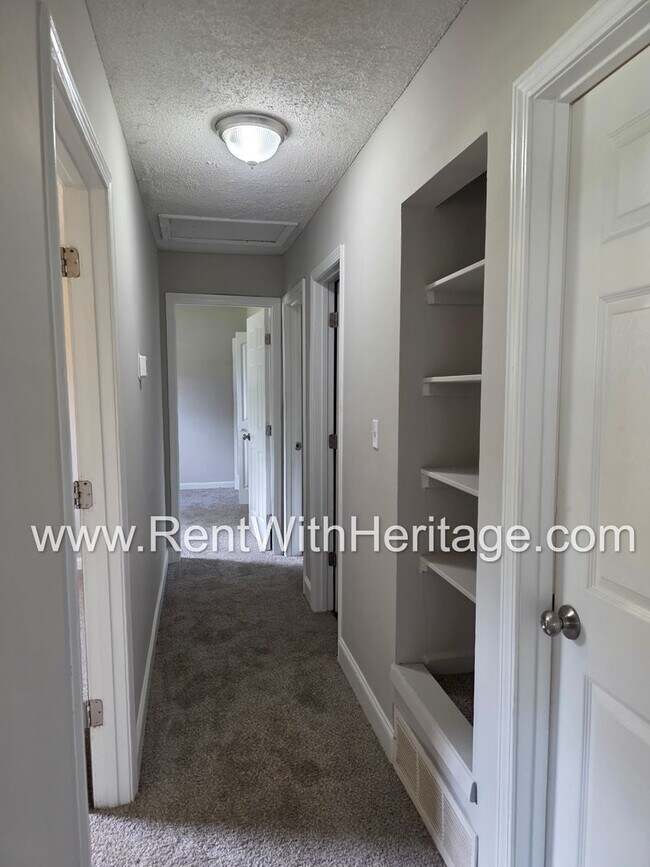 Building Photo - Awesome 3 bd/ 1.5 Bath Brick Ranch / No Steps / Totally Renovated / Great Location