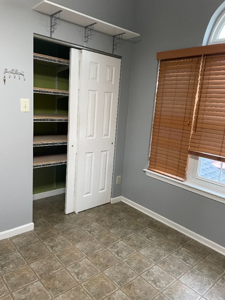 Building Photo - 366 Independence Dr