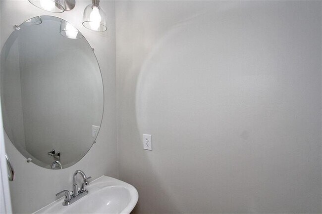 Building Photo - 2210 Orchard Park Cir NW