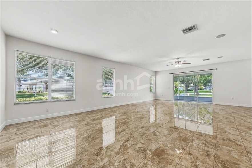 Building Photo - 802 Lesa Glen Pl