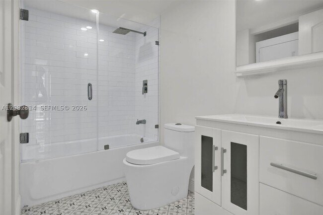 Building Photo - 520 Brickell Key Dr