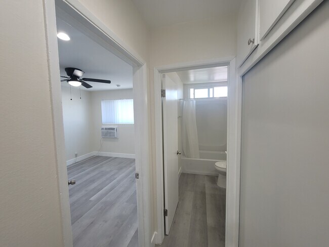 Building Photo - 14609 Saticoy St