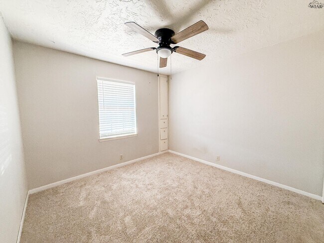 Building Photo - 4600 Belmount Dr