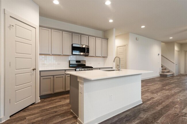 Building Photo - 289 Deserti Rd