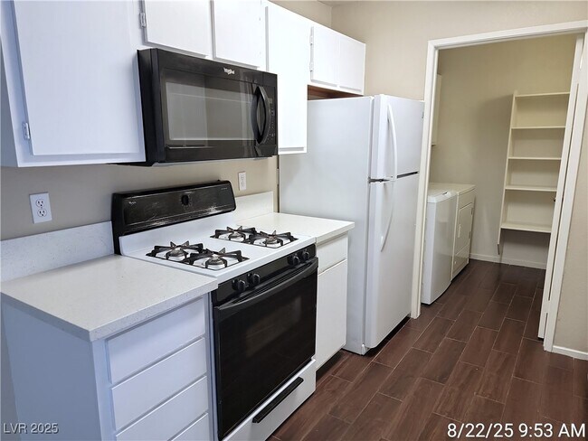 Building Photo - 7885 W Flamingo Rd