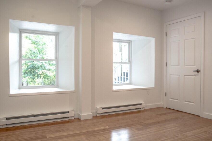 Building Photo - 541 Main St