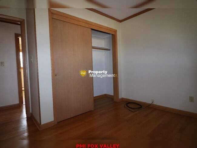 Building Photo - Beautiful Home Appleton