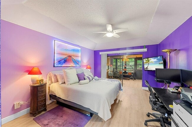 Building Photo - 6809 SE Yorktown Dr