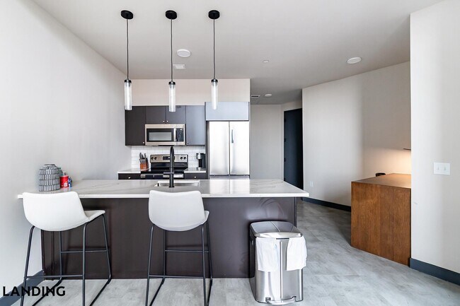 Building Photo - 55 Elm St